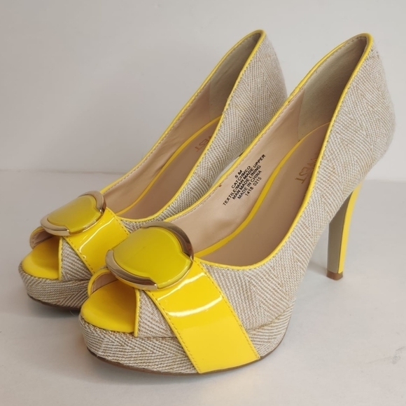 NINE WEST Catchmeo Peep Toe Platform Heel Vegan Textile Wheat Yellow Buckle Sz 5 - Picture 4 of 13